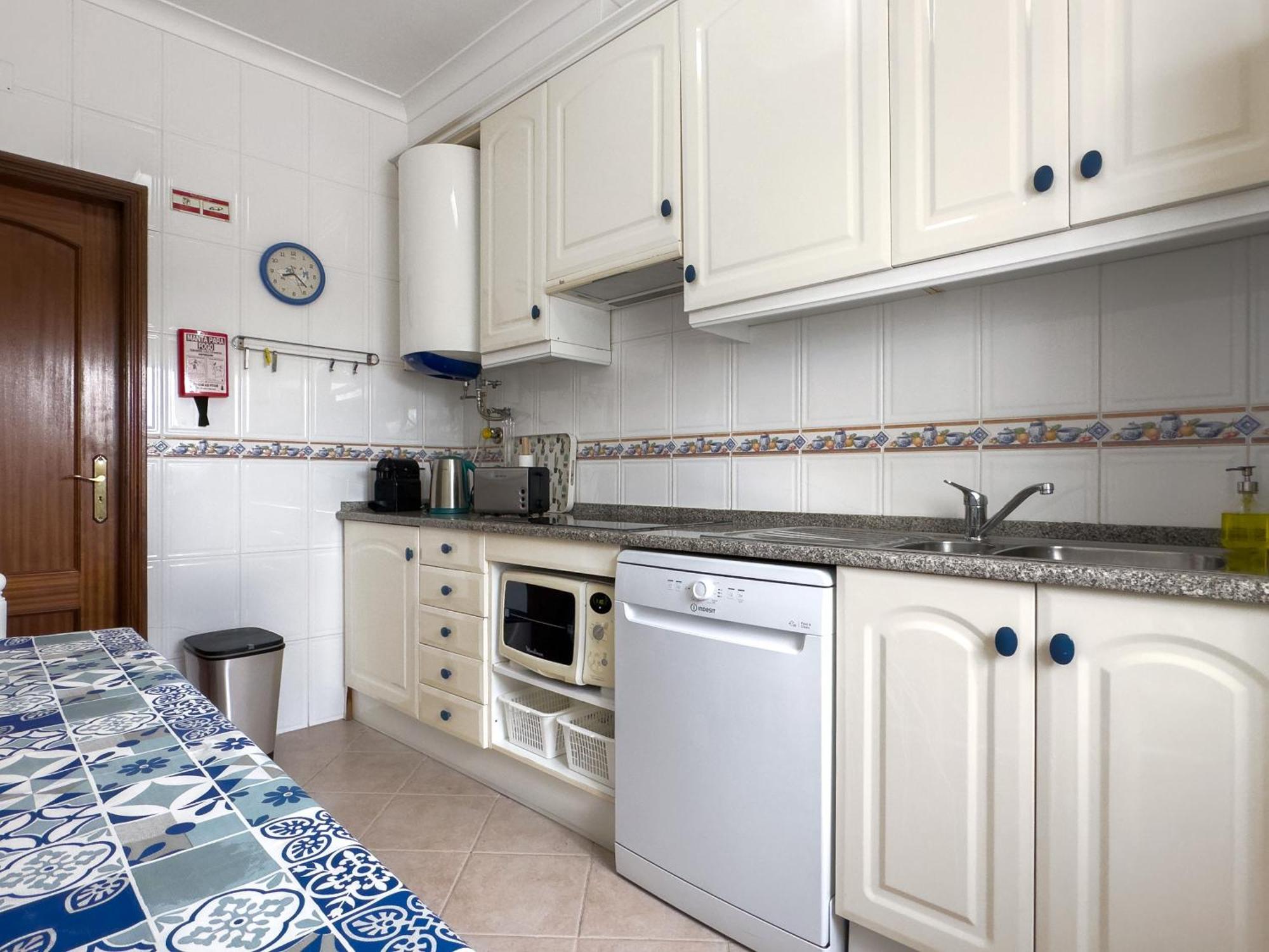 Os Apartamentos A Ramos Na Praia Da Gale Estao Inserido Em Condominio Com Piscina, Fica Apenas A 350 Metros Da Praia Da Gale - Apartamentos Com Ar Condicionado Tanto Nos Quartos Como Na Sala, Smart Tv Com Prime Video E Cozinha Completa Albufeira Luaran gambar