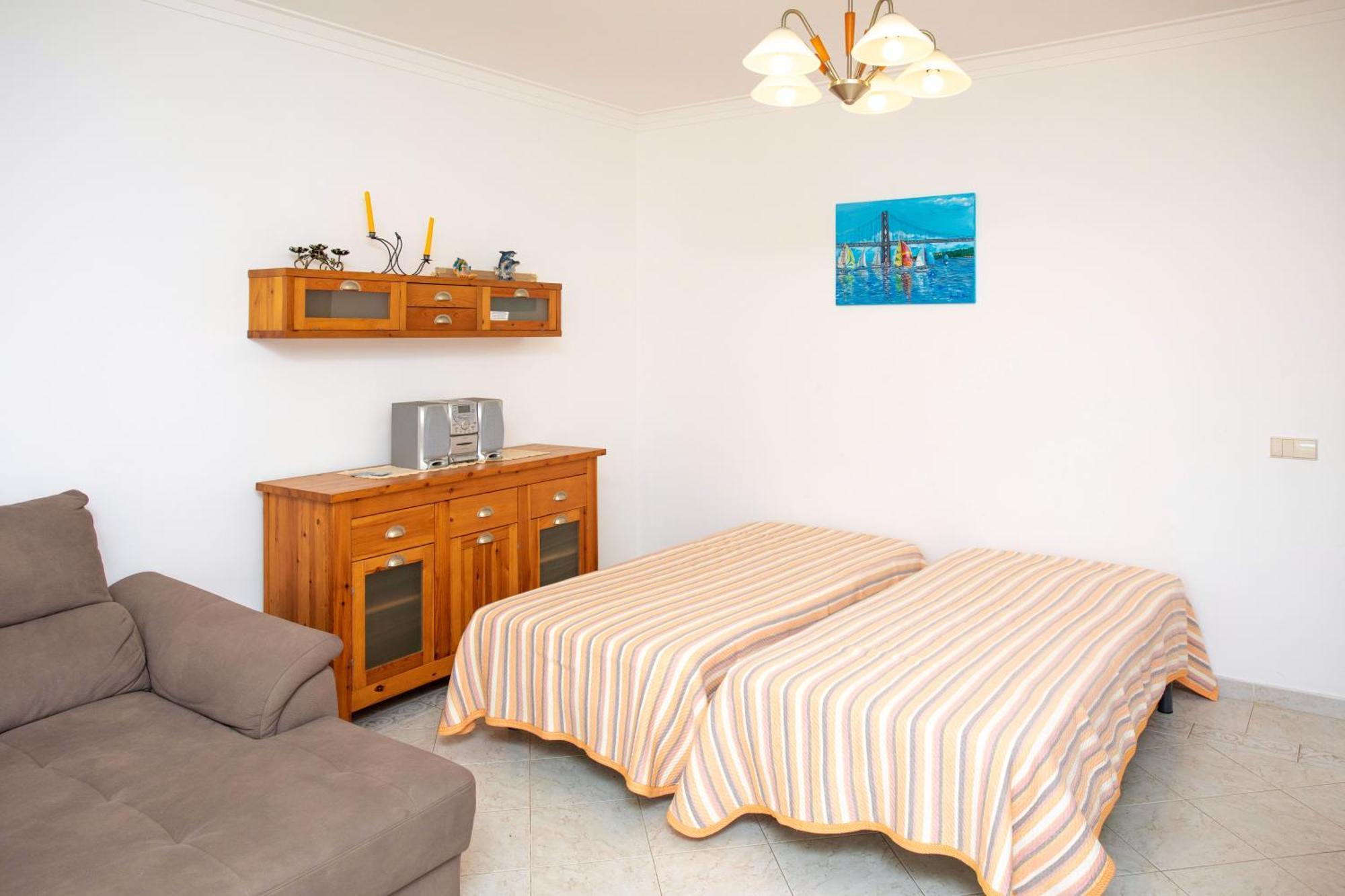 Os Apartamentos A Ramos Na Praia Da Gale Estao Inserido Em Condominio Com Piscina, Fica Apenas A 350 Metros Da Praia Da Gale - Apartamentos Com Ar Condicionado Tanto Nos Quartos Como Na Sala, Smart Tv Com Prime Video E Cozinha Completa Albufeira Luaran gambar