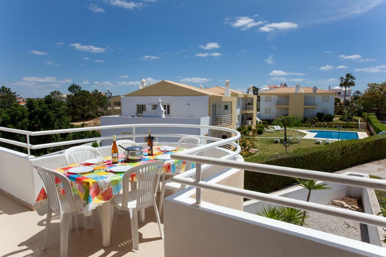 Os Apartamentos A Ramos Na Praia Da Gale Estao Inserido Em Condominio Com Piscina, Fica Apenas A 350 Metros Da Praia Da Gale - Apartamentos Com Ar Condicionado Tanto Nos Quartos Como Na Sala, Smart Tv Com Prime Video E Cozinha Completa Albufeira Luaran gambar