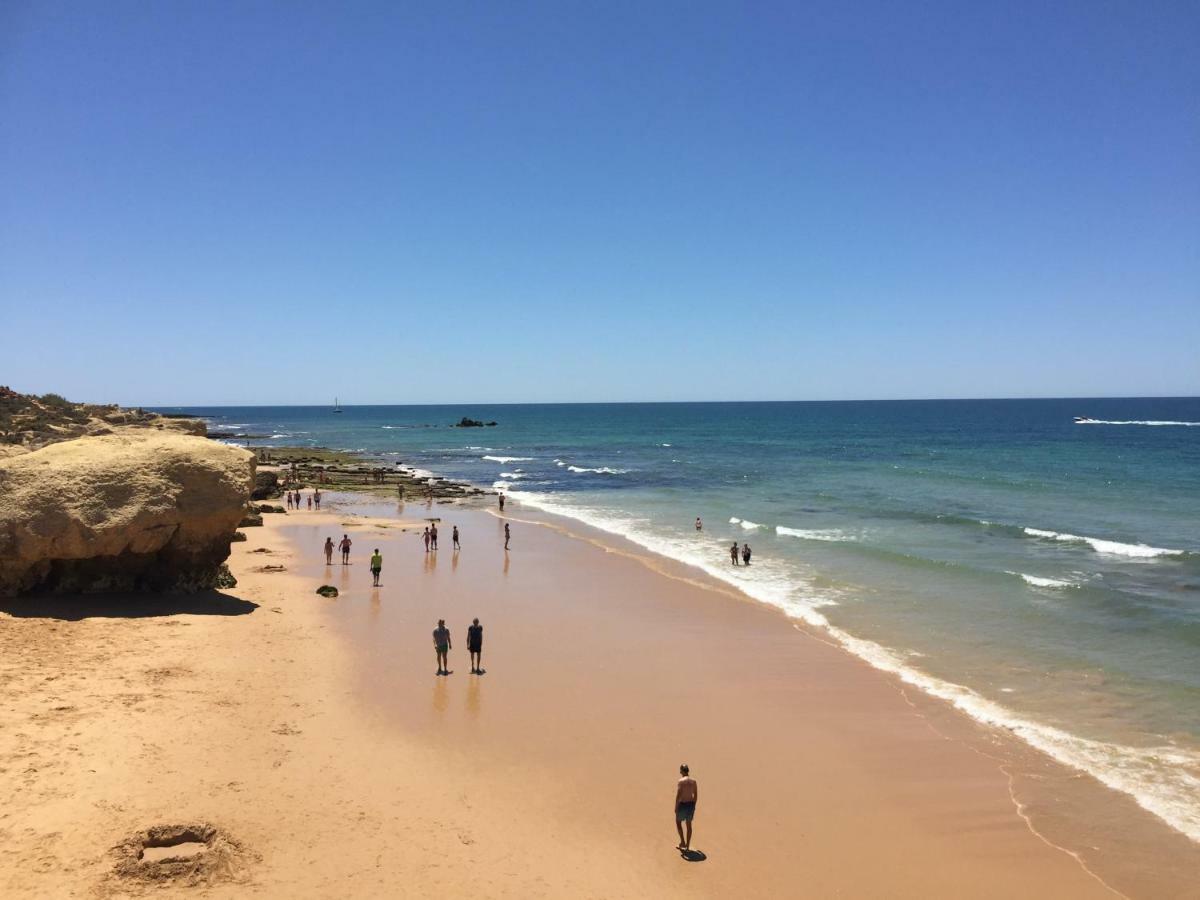 Os Apartamentos A Ramos Na Praia Da Gale Estao Inserido Em Condominio Com Piscina, Fica Apenas A 350 Metros Da Praia Da Gale - Apartamentos Com Ar Condicionado Tanto Nos Quartos Como Na Sala, Smart Tv Com Prime Video E Cozinha Completa Albufeira Luaran gambar